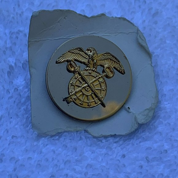 Military Quartermaster Enlisted Branch Insignia Lapel Disc Pin - Picture 1 of 2